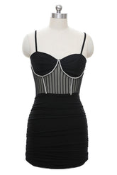 Kleines schwarzes Partykleid